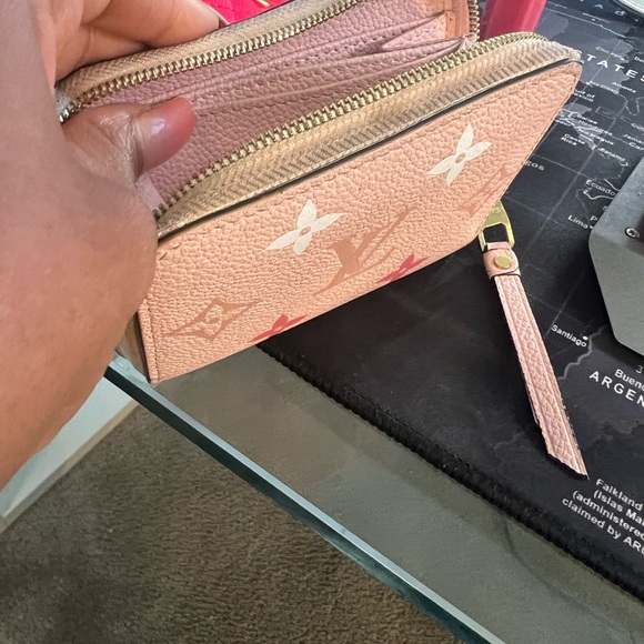 Louis Vuitton card holder - Picture 3 of 4